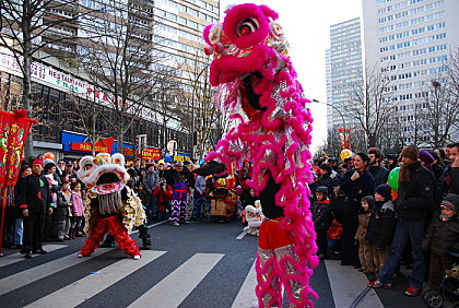 Danse du lion organisée par les Vietnamiens de Paris