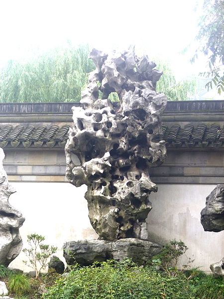 Le rocher Yulinglong du jardin Yu de Shanghai
